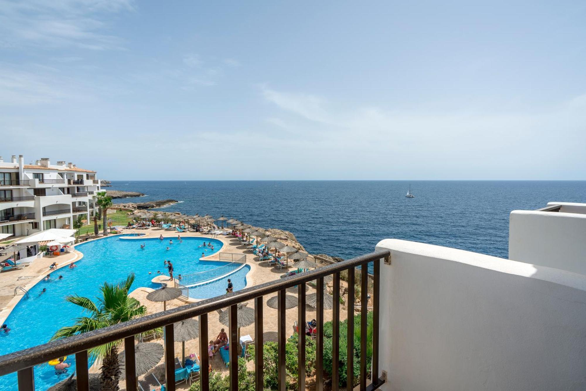 Alua Suites Las Rocas Cala D´Or Екстериор снимка