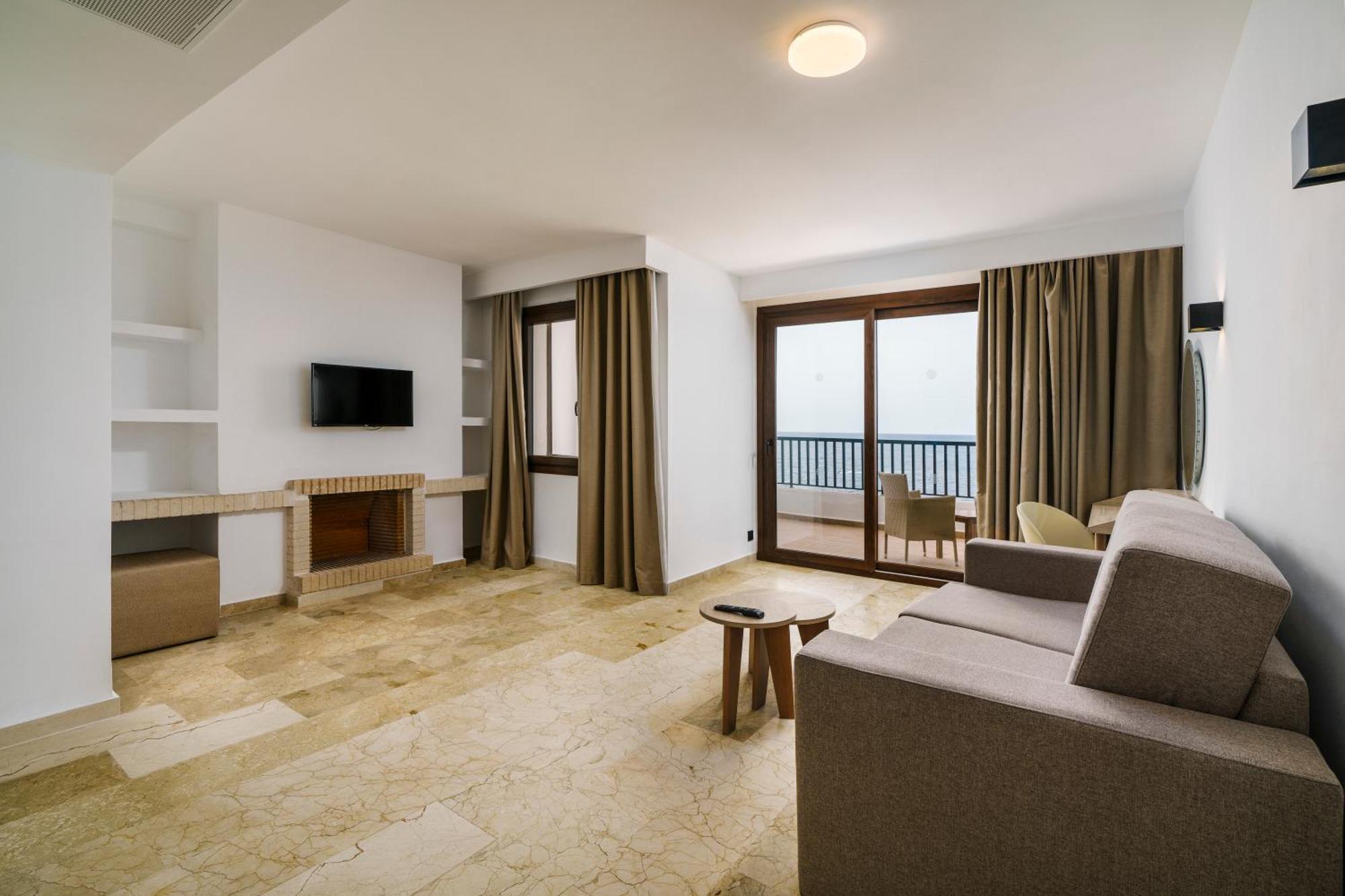 Alua Suites Las Rocas Cala D´Or Екстериор снимка