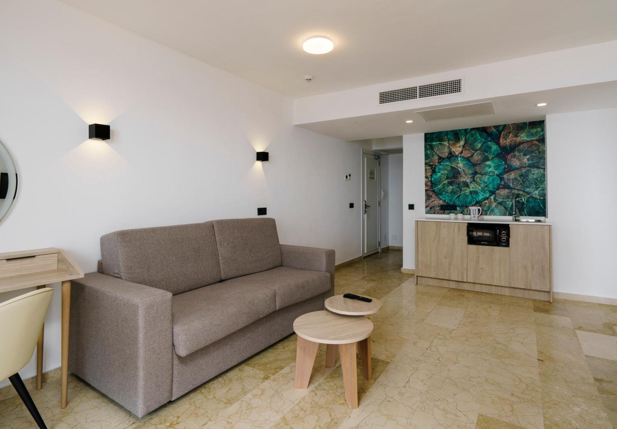 Alua Suites Las Rocas Cala D´Or Екстериор снимка